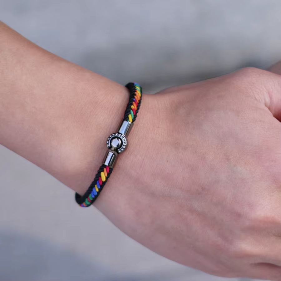 🌈 Pulsera Trenzada con Cierre en Plata – Color y Elegancia Única