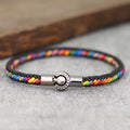Una pulsera moderna y llena de color, con detalles elegantes y cierre en plata que destaca tu estilo. Perfecta para llevar todos los días o regalar con amor. 💖