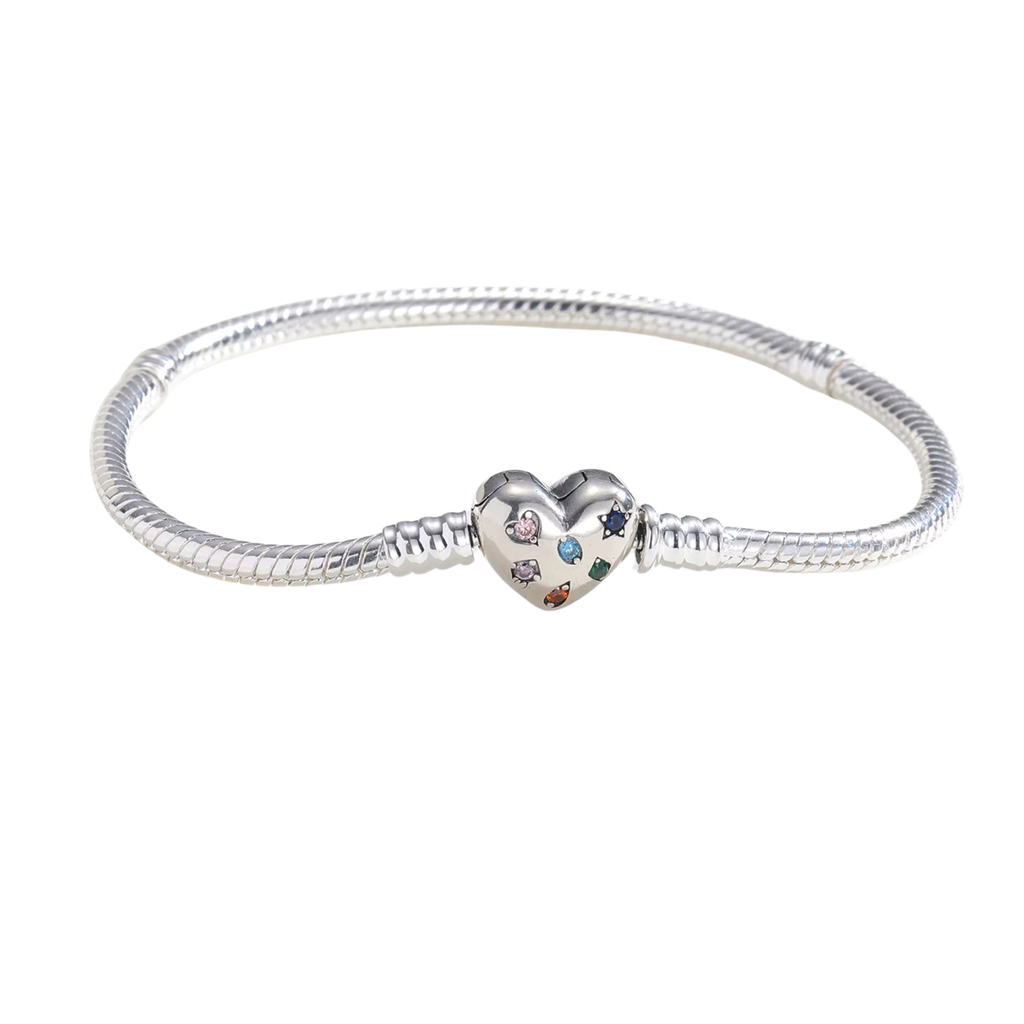 Elegancia que enamora. Pulsera chapada en plata estilo Pandora, delicada, brillante y perfecta para realzar tu look. ¡Hazla tuya hoy! 💖